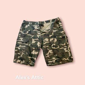 Mens Brooklyn Basement Camo Cargo Shorts Size 44 pre-owned